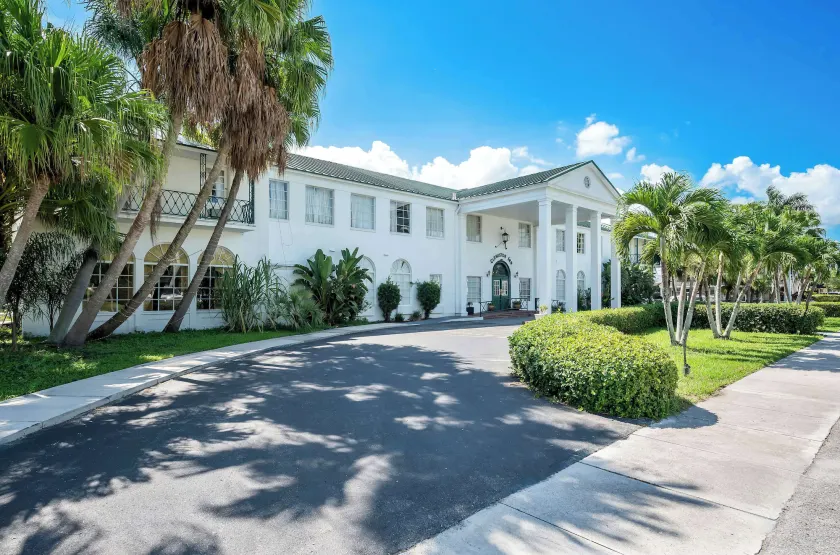 Americas Best Value Inn Historic Clewiston Inn - Image 1