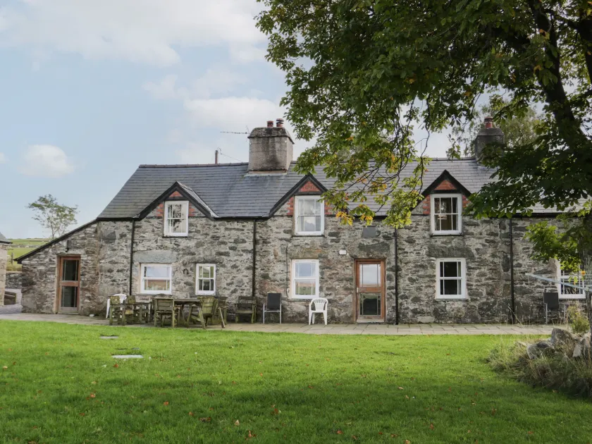 Bryn Dedwydd Farmhouse - Image 1
