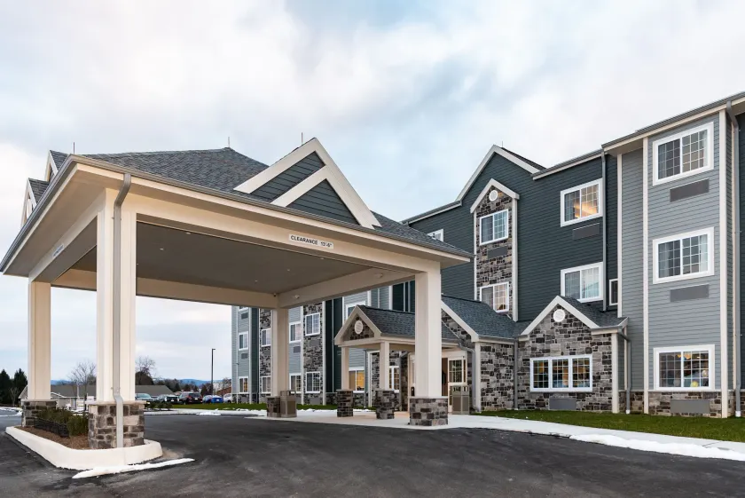 Microtel Inn & Suites by Wyndham Carlisle - Image 1