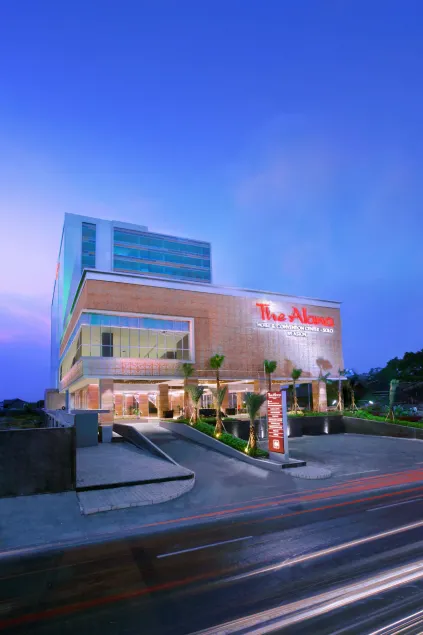 The Alana Hotel & Convention Center Solo by ASTON - Image 1