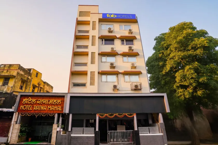 FabHotel Ratna Mahal - Image 1