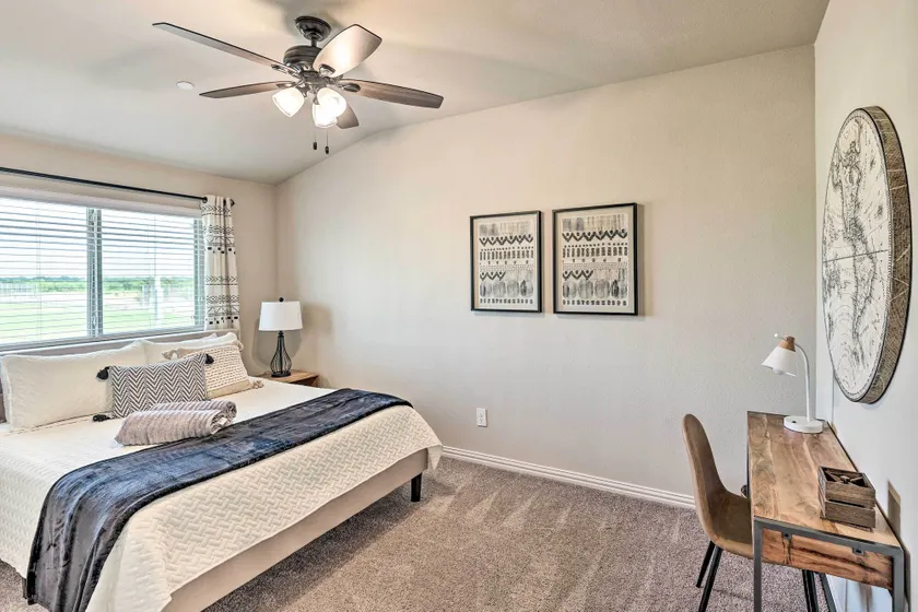 Brand-New Townhome Near UNT/TWU & The Square! - Interior