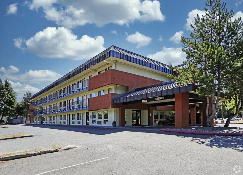 Olympic Inn & Suites Port Angeles - Image 1