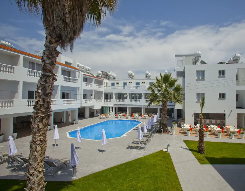 Princessa Vera Hotel Apartments - Image 1