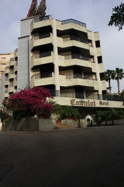 Camelot Hotel - Image 1