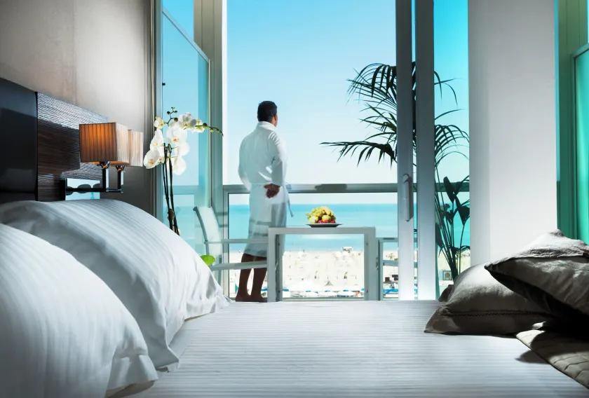 Waldorf Suite Hotel - Image 1
