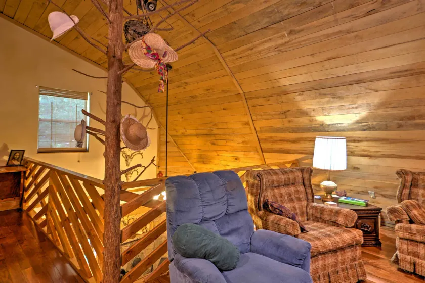 Rustic Taswell Cabin: Grill + Walk to Patoka Lake! - Innenbereich