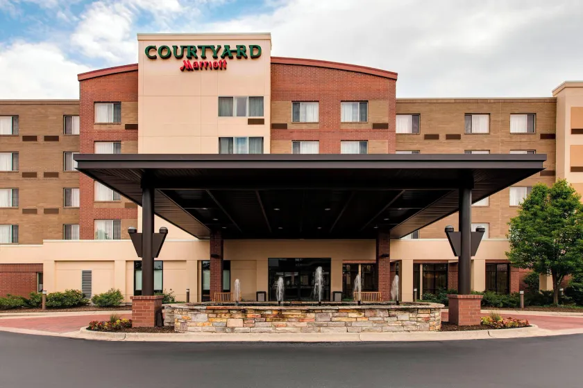 Courtyard by Marriott Chicago Schaumburg/Woodfield Mall - Image 1