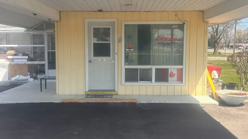 Colonial Motel - Image 1