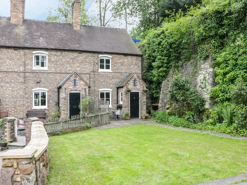 Bridge View Cottage - Image 1