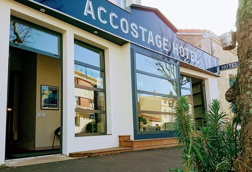 Accostage Hôtel - Image 1