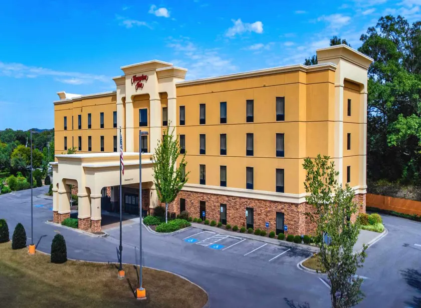 Hampton Inn Fayetteville - Image 1