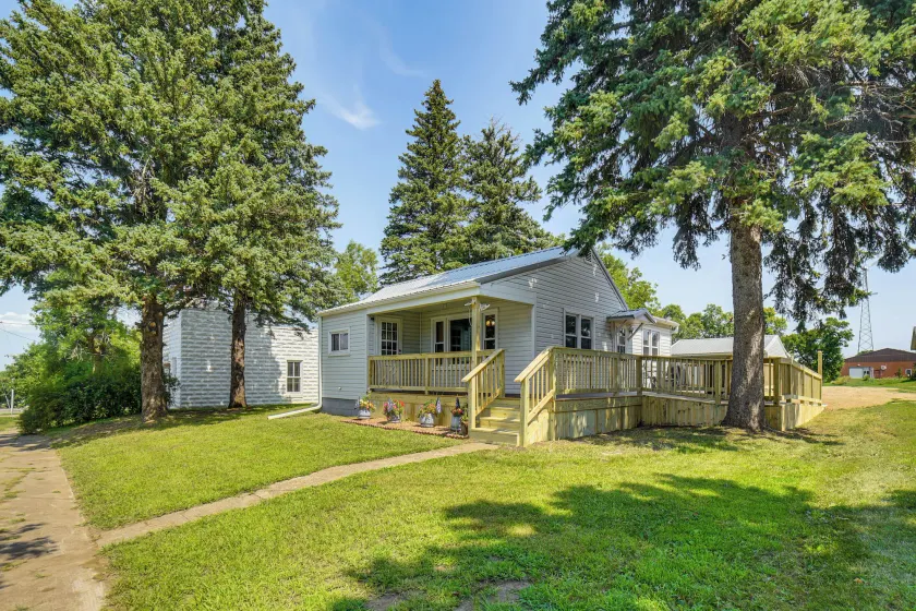 Walk to Restaurant & Bar: Home w/ Deck in Gary - Image 1