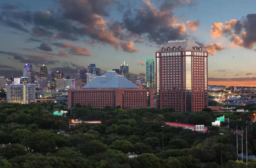  Hilton Anatole - Image 1