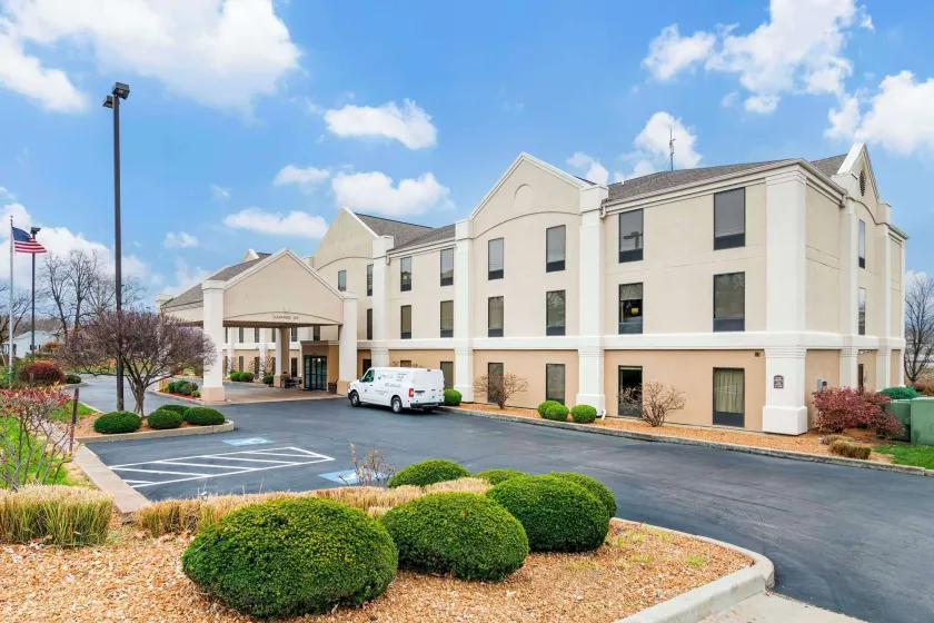 Comfort Inn Near Six Flags St Louis - Image 1