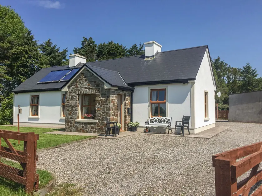 Cloonkee Cottage - Image 1