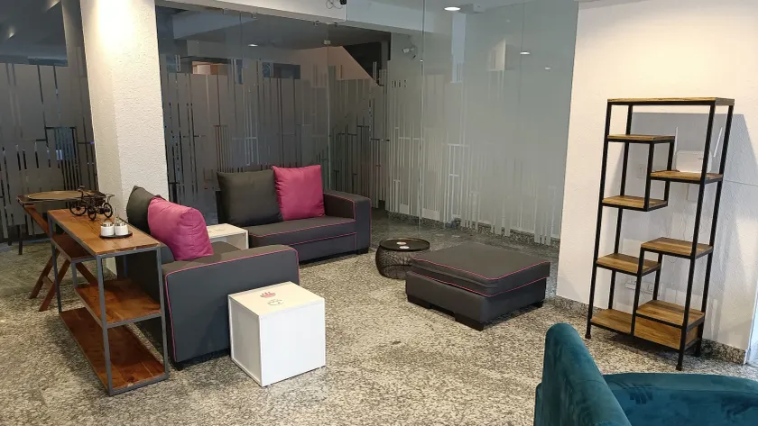 ROSASTAYS Gurugram Sec 31 - Reception
