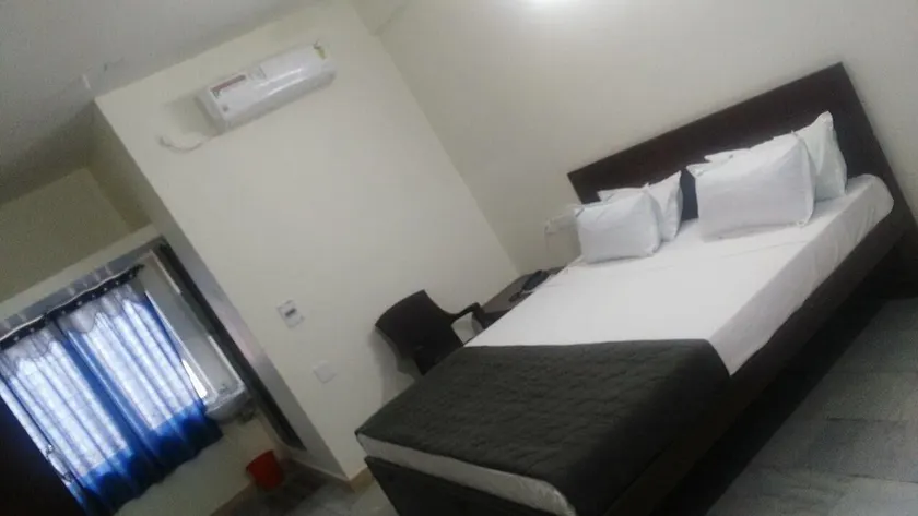Hotel Paradise Inn - Image 1