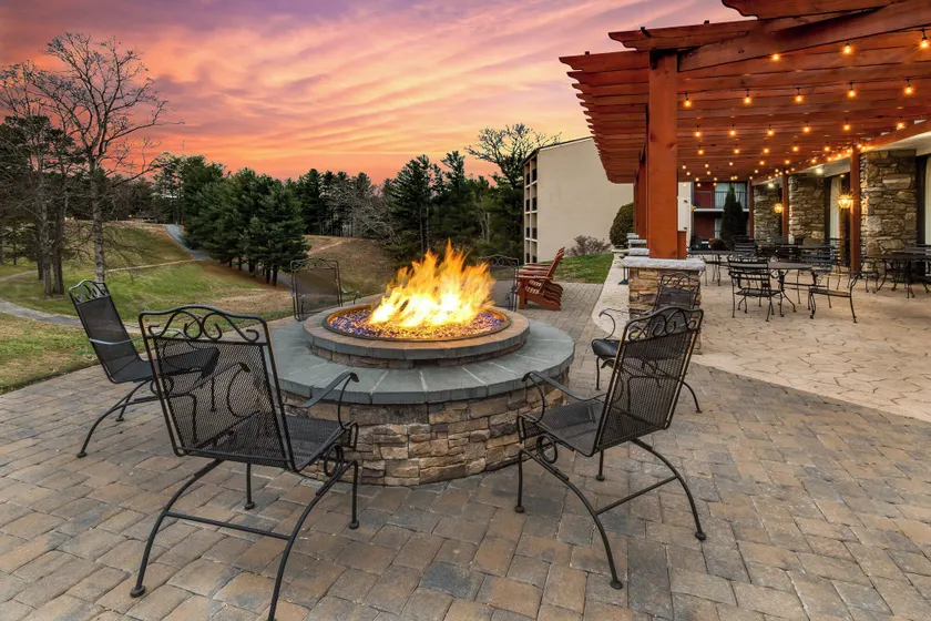 Crowne Plaza Resort Asheville by IHG - Image 1