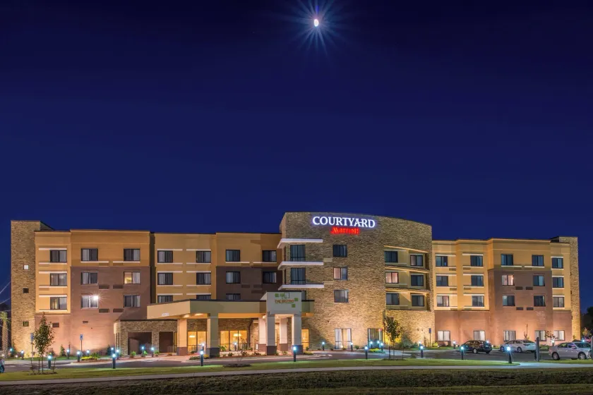 Courtyard by Marriott Jacksonville - Image 1