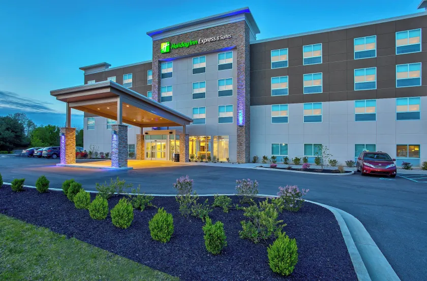 Holiday Inn Express & Suites - Lexington W - Versailles by IHG - Image 1