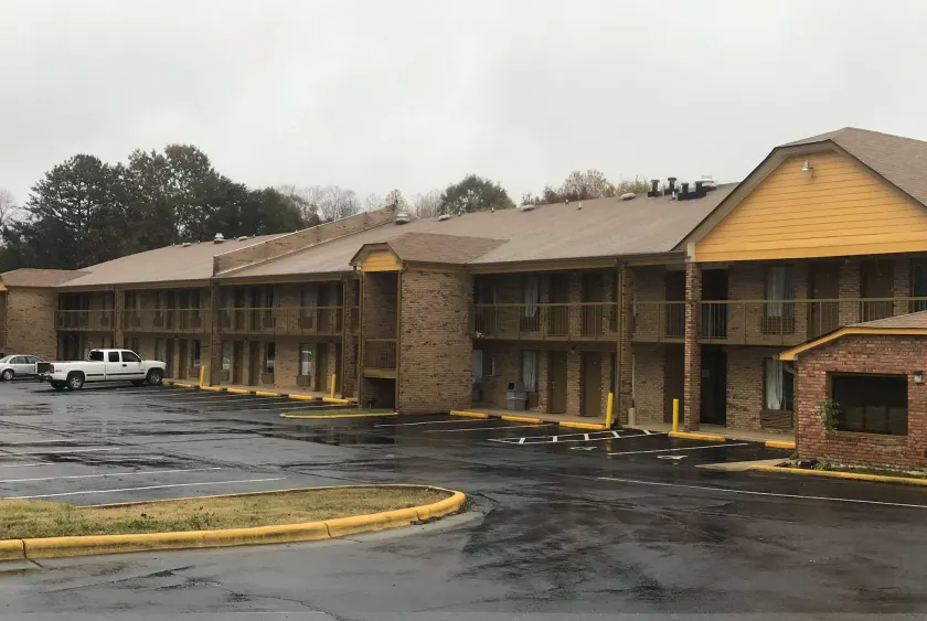 Days Inn by Wyndham King-Winston Salem Area - Image 1