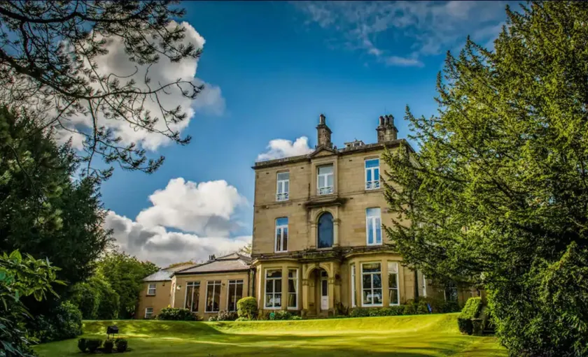 Astley Bank Hotel - Image 1
