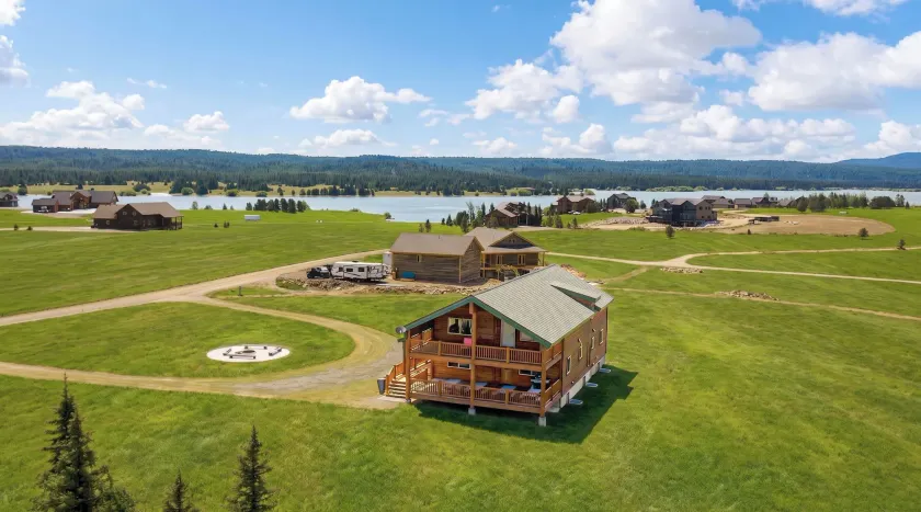 Liberty Lodge by KABINO Hot Tub Air Hockey 3 Living Rooms 7 bedrooms Boat Launch Reservoir ATV Snowmobile Trails WiFi - Image 1