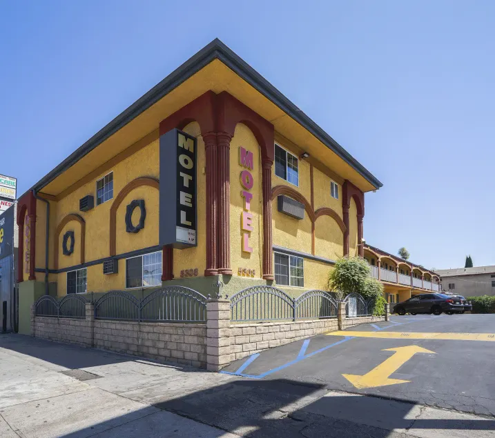 Economy Inn Hollywood - Image 1