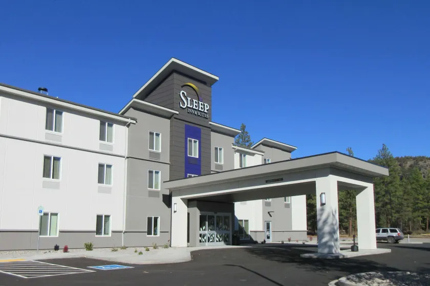 Sleep Inn & Suites Chiloquin-Crater Lake Junction - Image 1