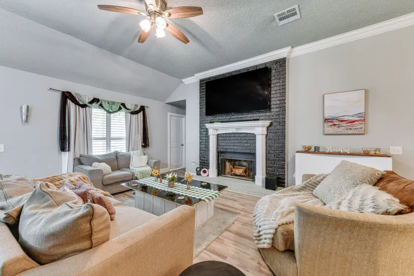 Private Yard & Patios: Family Home in Laplace! - Image 1