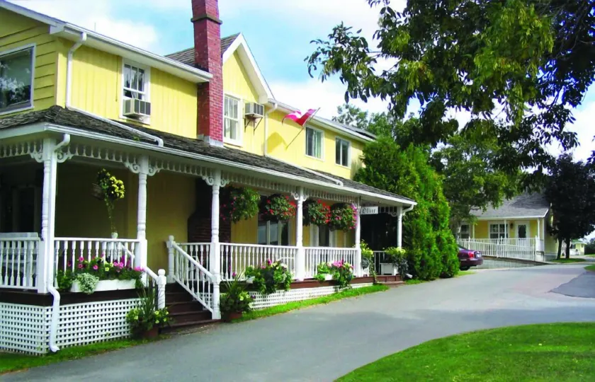 Shining Waters Country Inn - Image 1