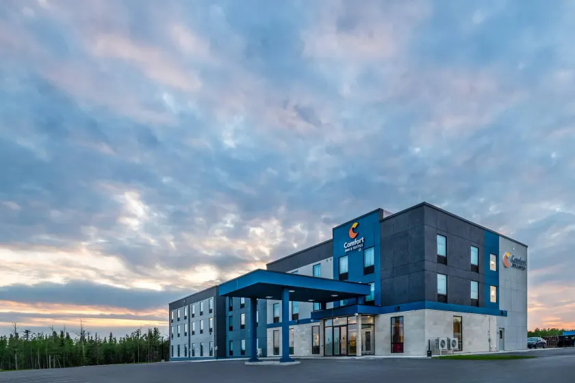 Comfort Inn & Suites - Image 1