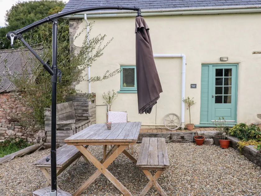 Beekeeper's Cottage - Image 1