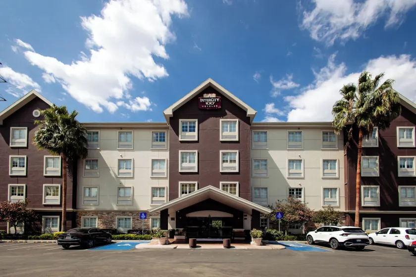 Hotel Intercity Zapopan - Image 1