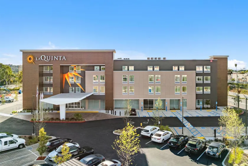 La Quinta Inn & Suites by Wyndham La Habra - Image 1