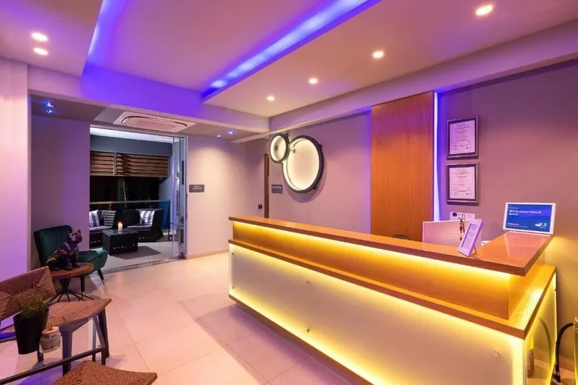 SKS Luxury Suites & Rooms - Lobby
