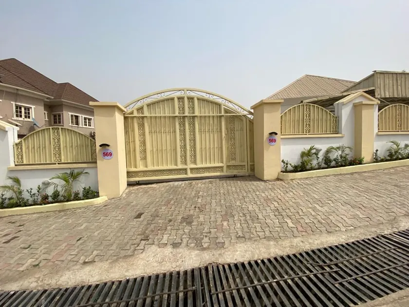 Am Place Luxury Apartments - Image 1