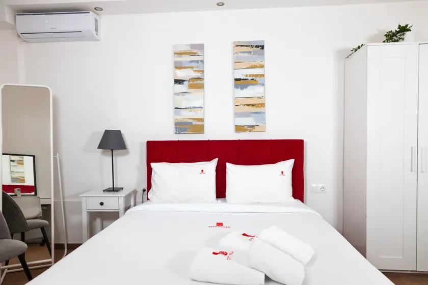 City Plaza Apartments & Rooms - Image 1