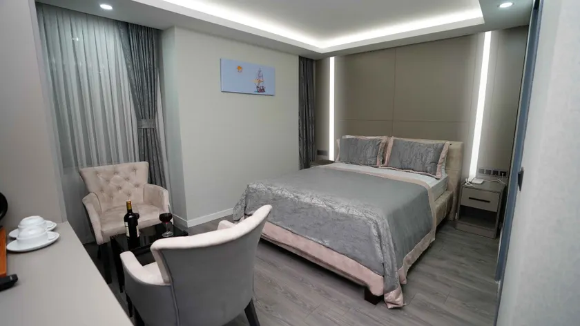 AURA MARINA HOTEL - Image 1