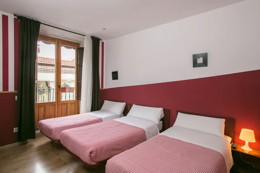 Hostal La Casa de La Plaza - Image 1