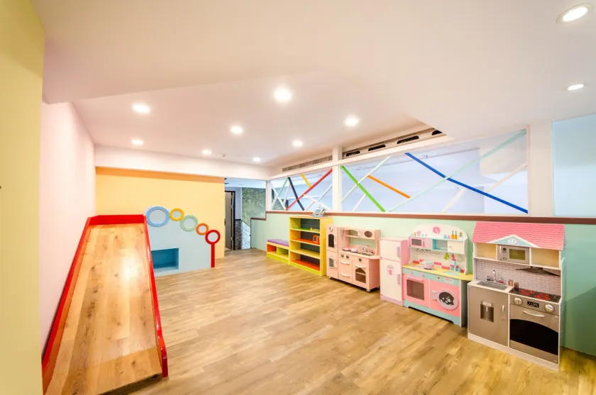 安尼赫時尚旅店 Anich Fashion Inn I 墾丁大街 I 親子遊戲區 I 停車位 - Image 1