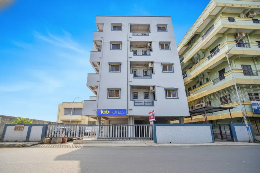 Via Diamond Inn - Image 1