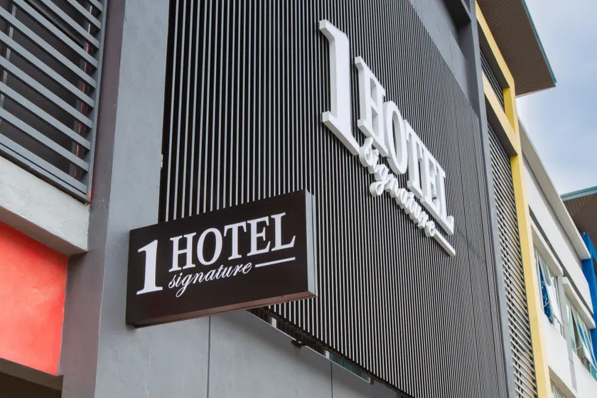 1 Hotel Signature - Image 1