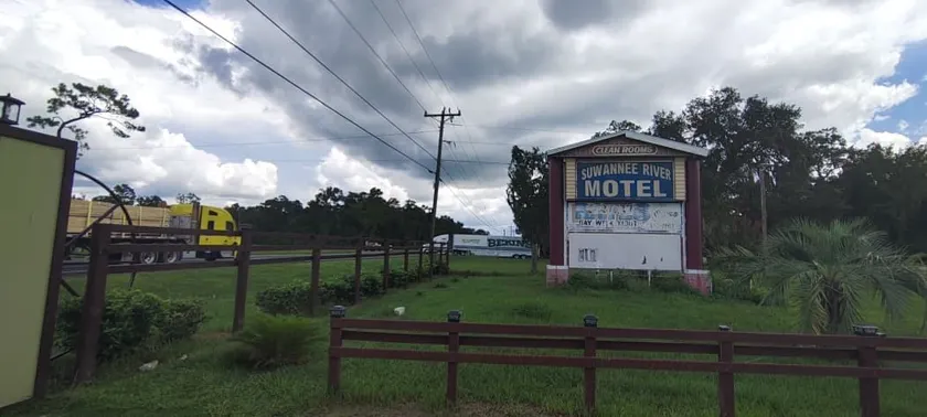 Suwannee River Motel US 19 - Image 1
