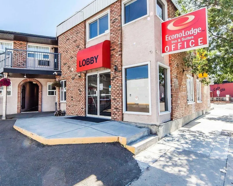 Econo Lodge Inn & Suites Drumheller - Image 1