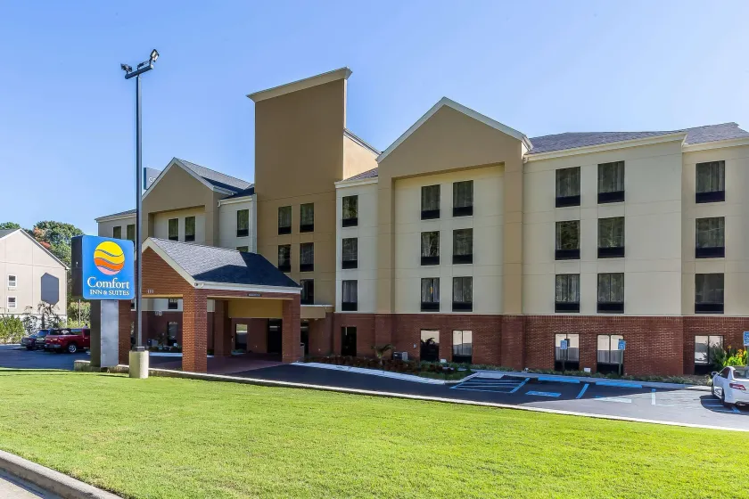 Comfort Inn & Suites Dalton West - Image 1