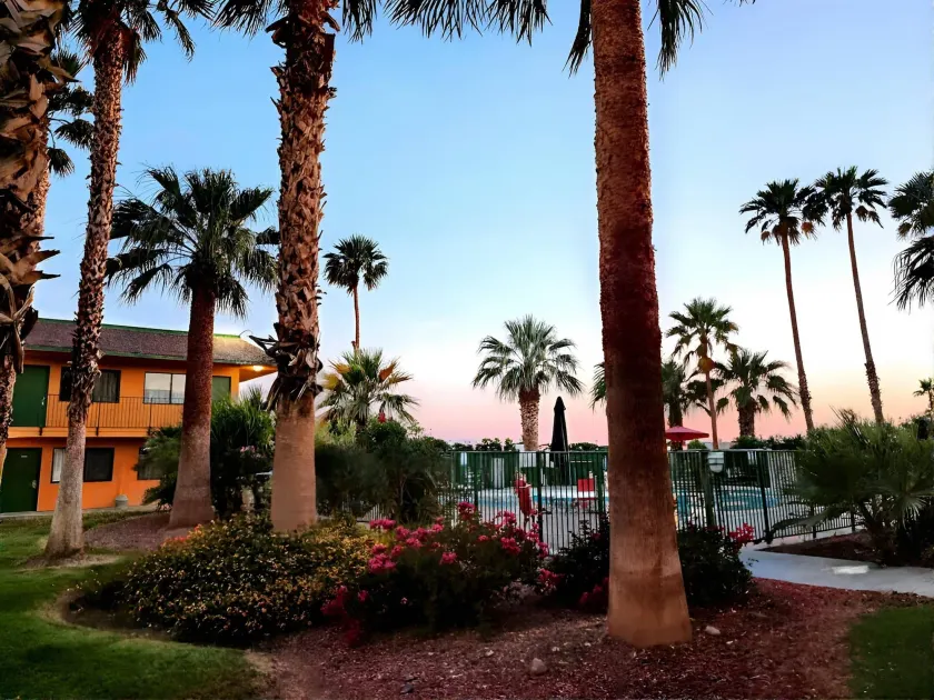 Econo Lodge Inn & Suites Yuma - Image 1