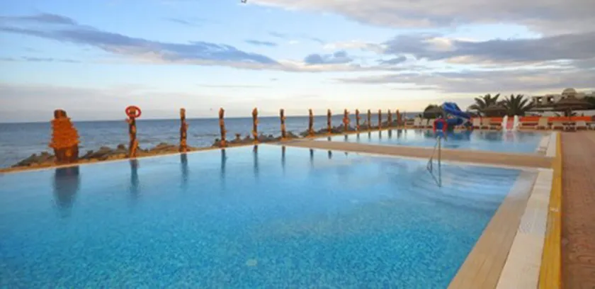 Palmyra Holiday Resort & Spa - Image 1