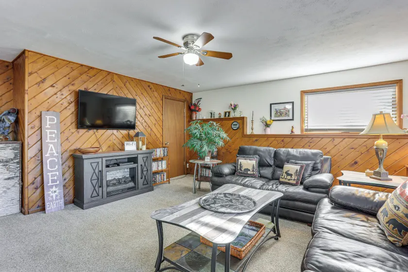 Pet-friendly Pine Home: Near Hiking & Fishing! - Image 1